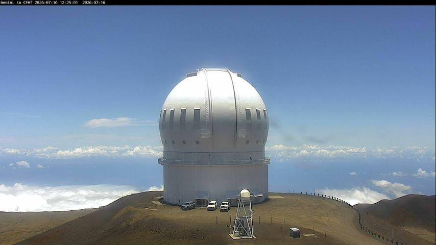 Live camera feed from Canada-France-Hawaii Telescope - North in Hawaii
