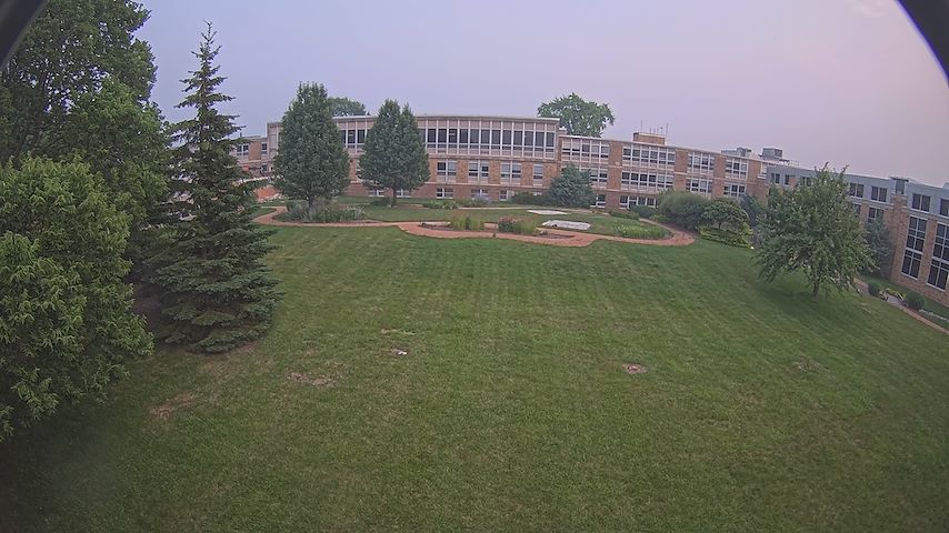 Élő kameracsatorna CUW School of Nursing Construction Camera-ból Concordia University Wisconsin-ben